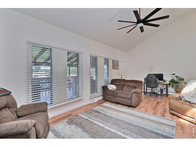 Property Photo 31 Living Room