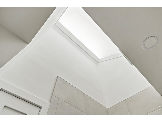 Property Photo 37 Primary 5-piece bath