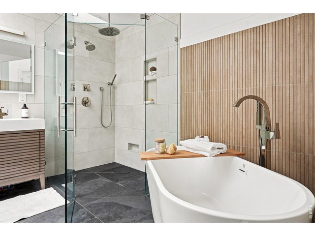 Property Photo 35 Primary 5-piece bath