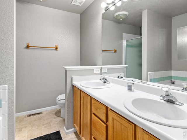 Property Photo 16 Full bath upper level