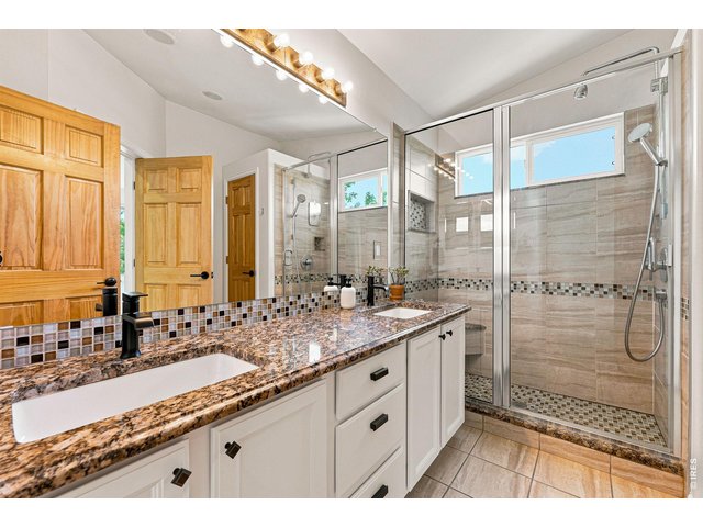 Property Photo 17 Primary Bath
