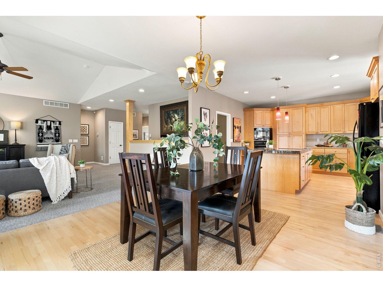 Property Photo 9 Open floor plan great for entertaining.