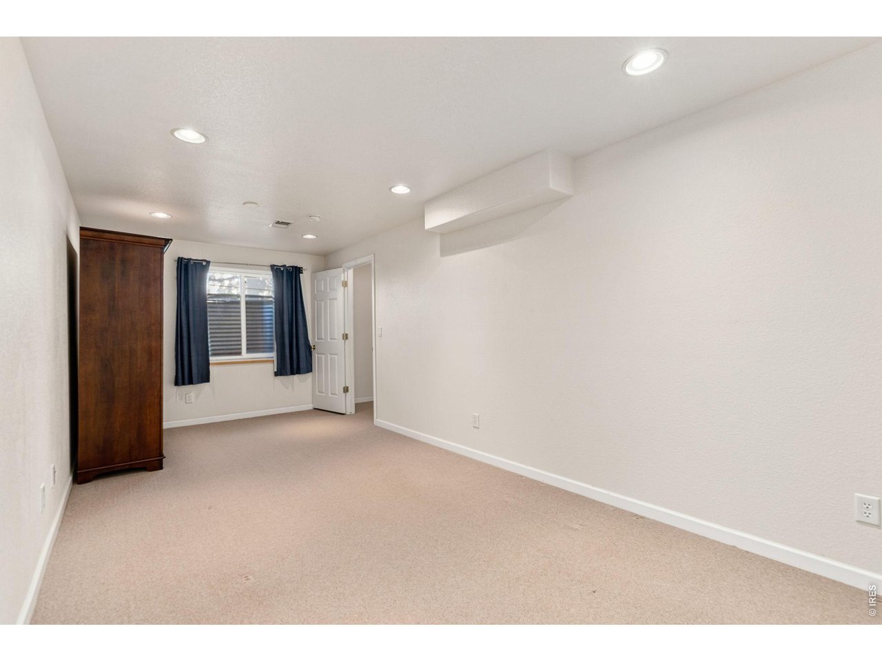 Property Photo 31 Non-conforming third bedroom in basement (21 x 9).