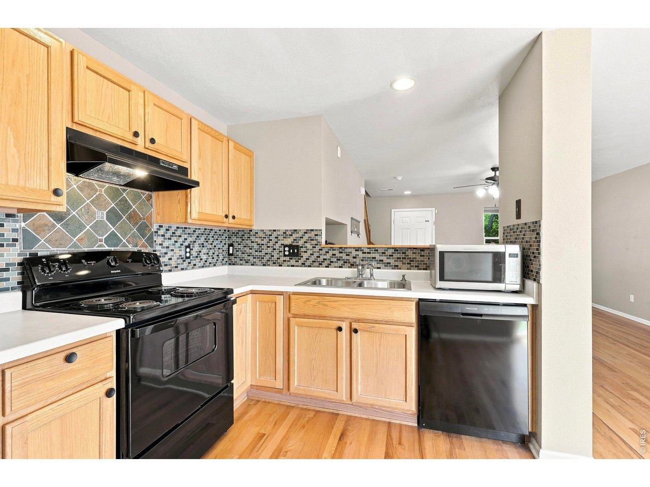 Property Photo 11 Cool backsplash
