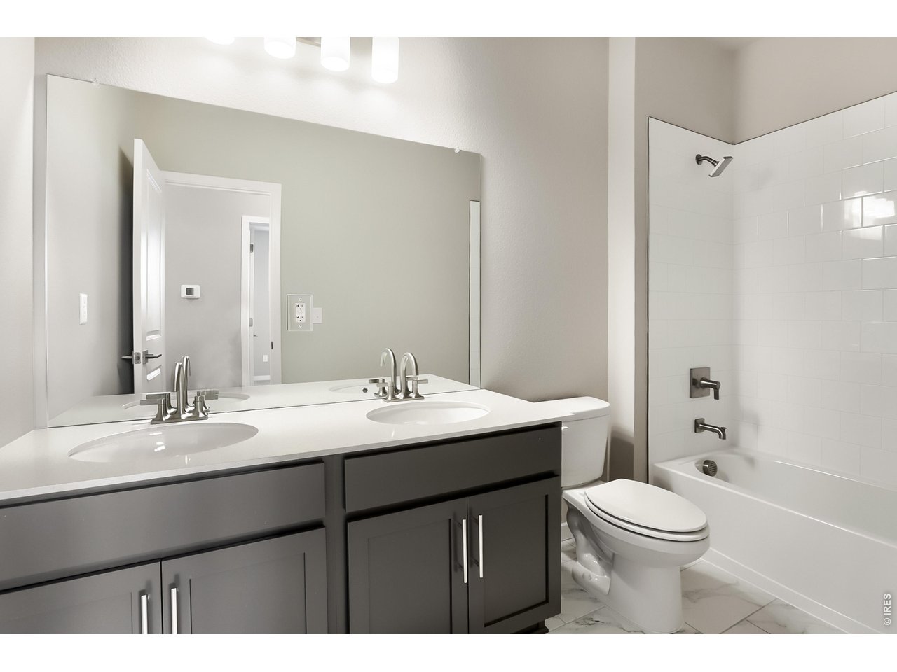 Property Photo 23 Shared full bathroom