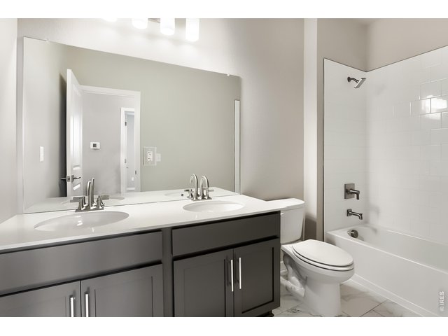 Property Photo 23 Shared full bathroom