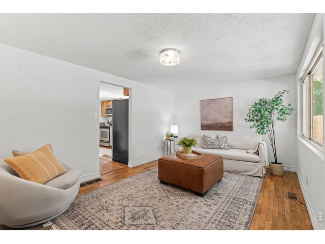 Property Photo 8 Living Room
