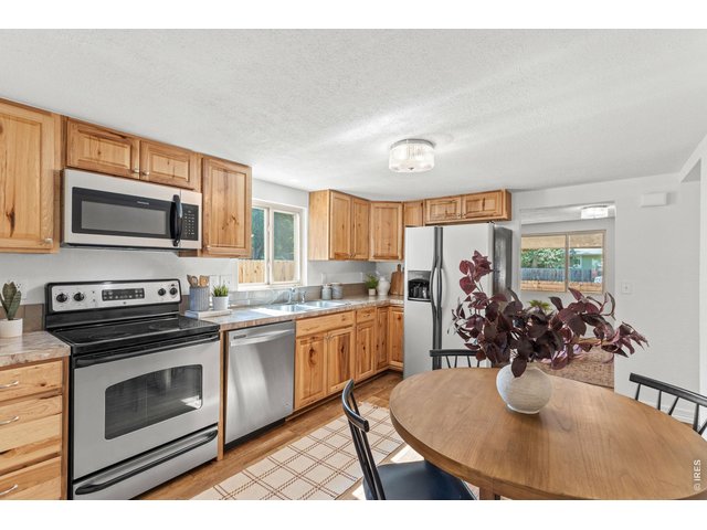 Property Photo 9 Spacious kitchen