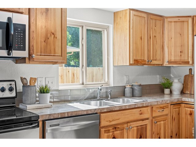 Property Photo 10 Ample counter & cabinet space