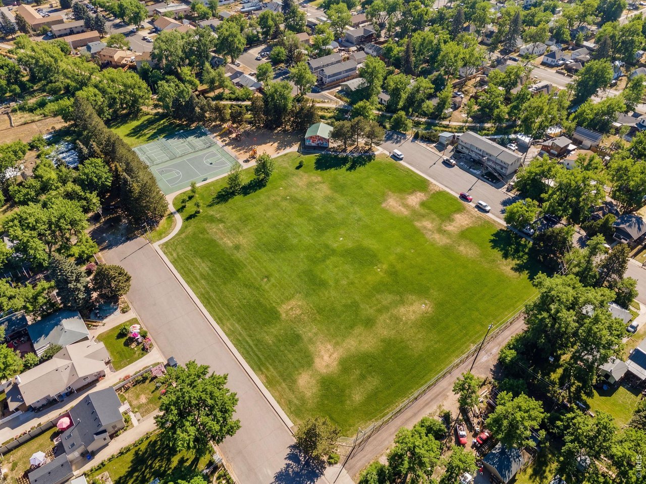 Property Photo 49 Sunnyside park offers pickelball, green space and more!
