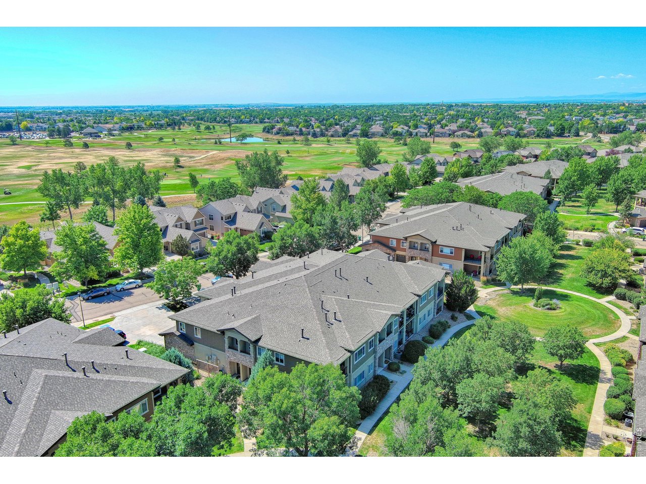 Property Photo 33 Ideal location near grocery store, coffee shop, restaurants & fitness!