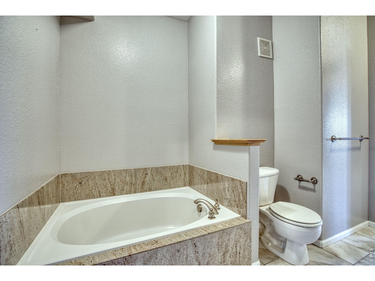 Property Photo 24 Soaking tub is perfect for relaxing.