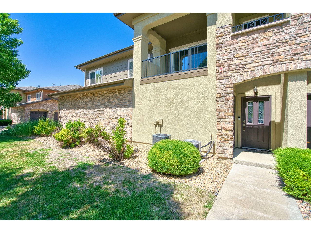 Property Photo 2 Upper level one story end unit condo is very well-maintained and move-in ready!