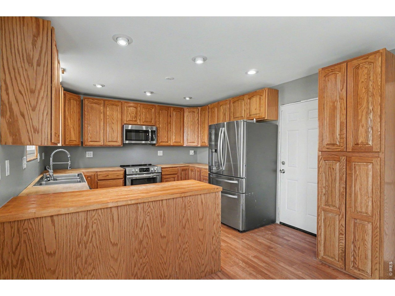 Property Photo 8 Kitchen