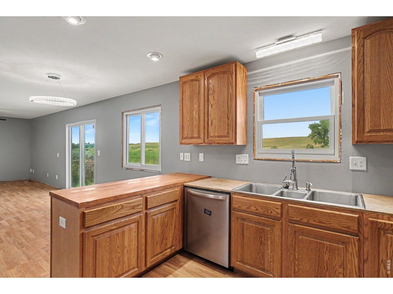 Property Photo 7 Dining Area/ Kitchen