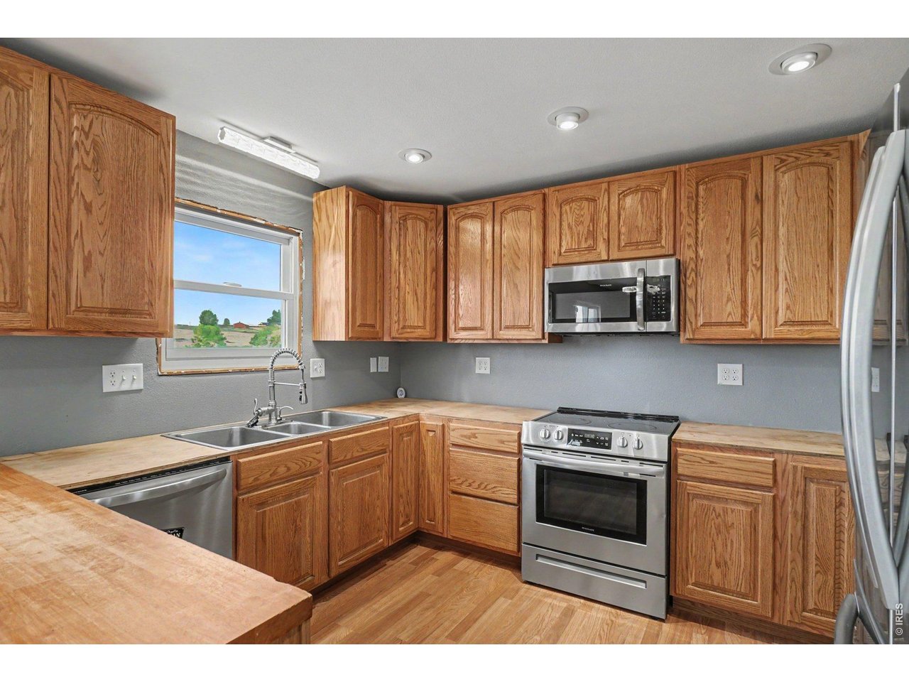 Property Photo 10 Kitchen