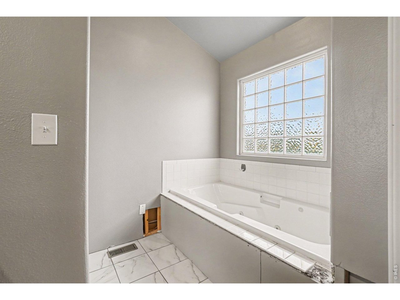 Property Photo 15 Primary Bathroom