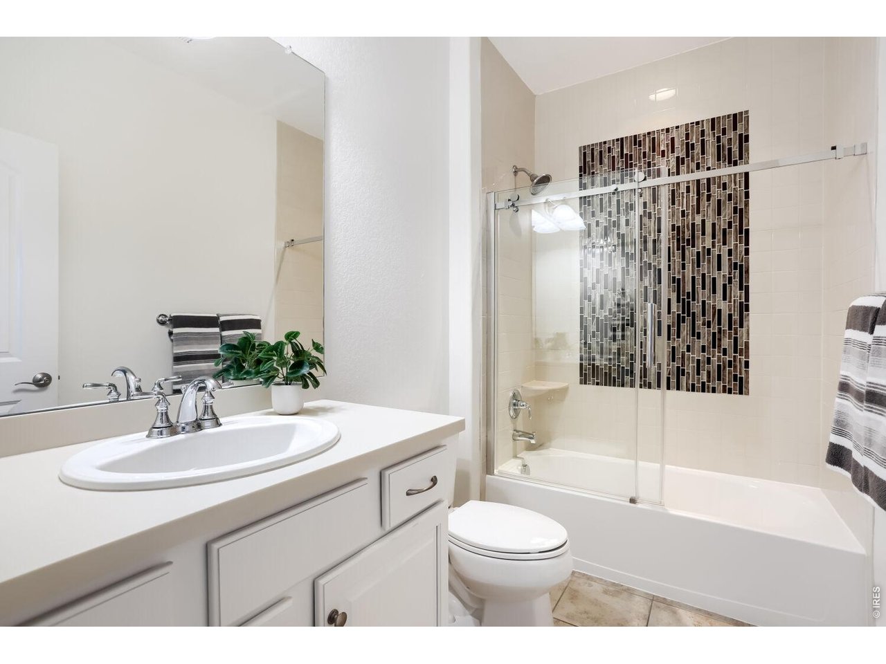 Property Photo 21 ensuite bathroom