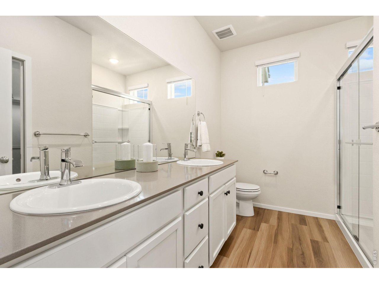 Property Photo 18 Primary bathroom