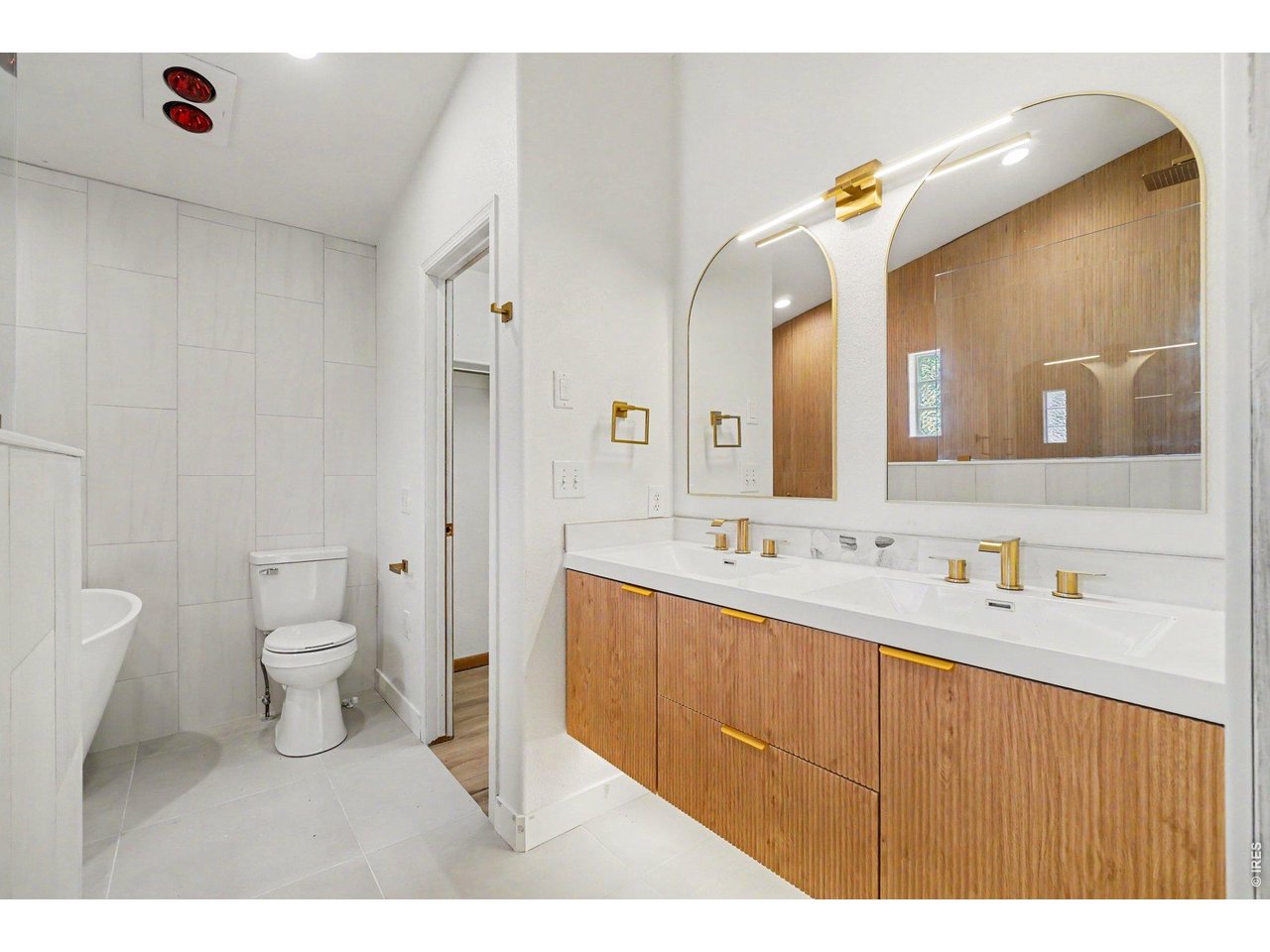 Property Photo 12 Primary Bath