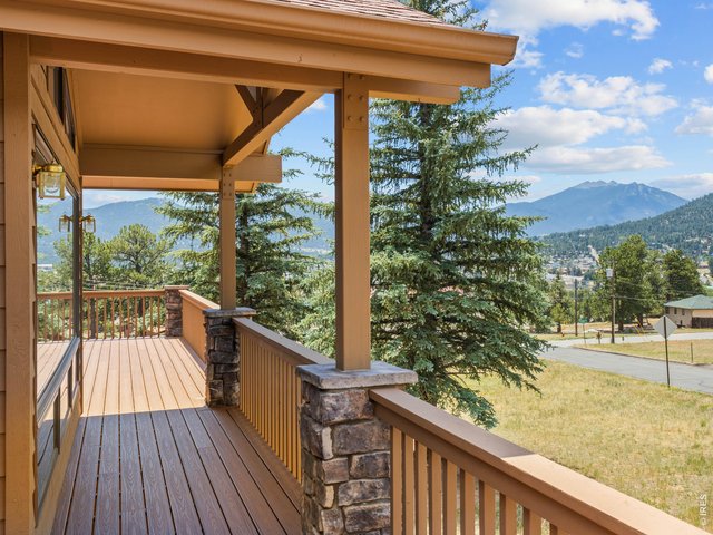 Property Photo 2 Brand new decks!