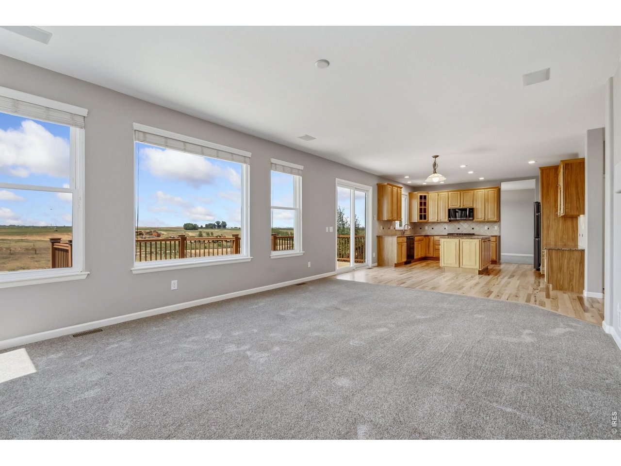 Property Photo 12 9ft Ceilings!