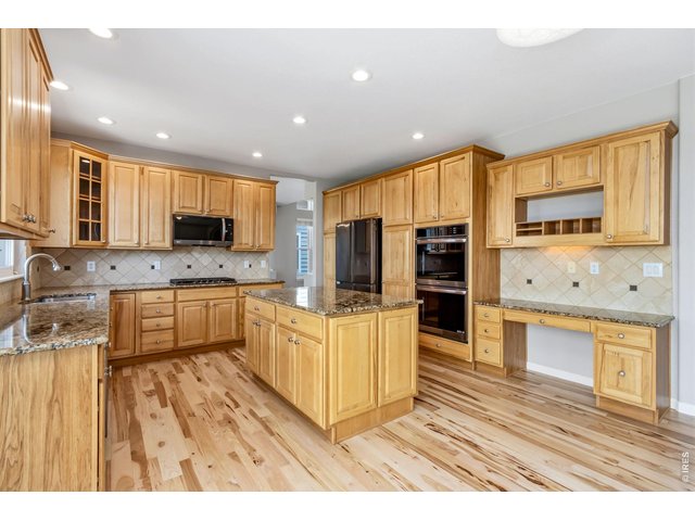 Property Photo 13 Large Gourmet Kitchen!