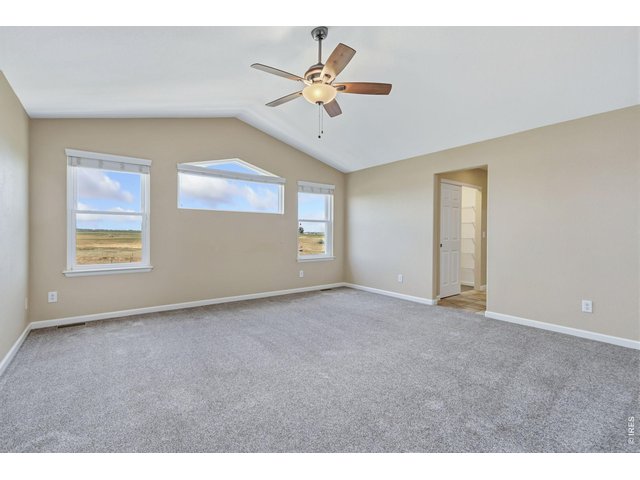 Property Photo 21 Massive Master Suite with mountain views!!