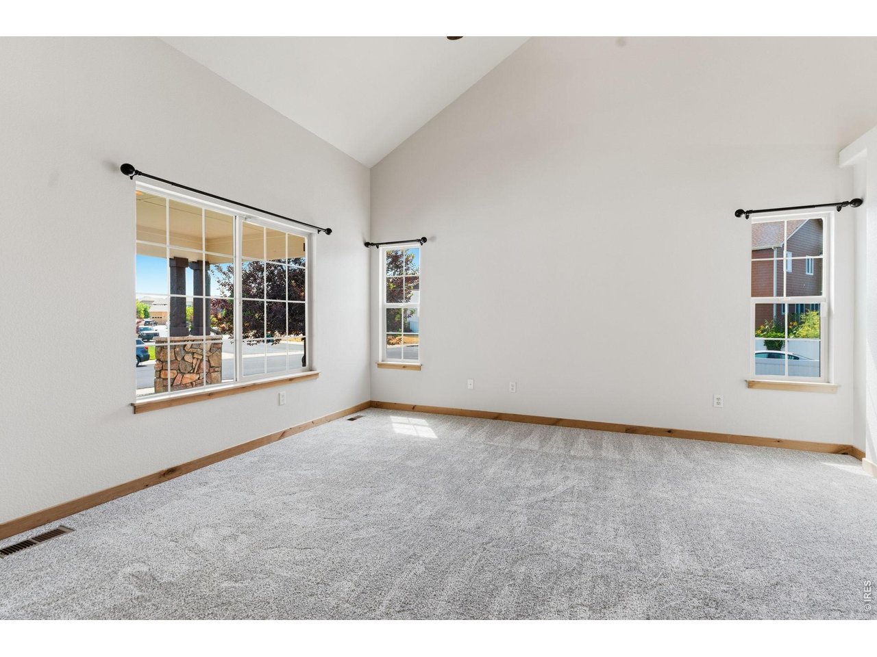 Property Photo 6 Living room