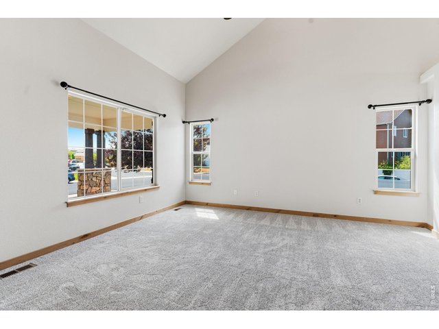 Property Photo 6 Living room