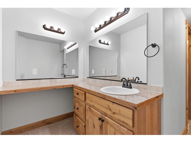 Property Photo 38 Basement bath