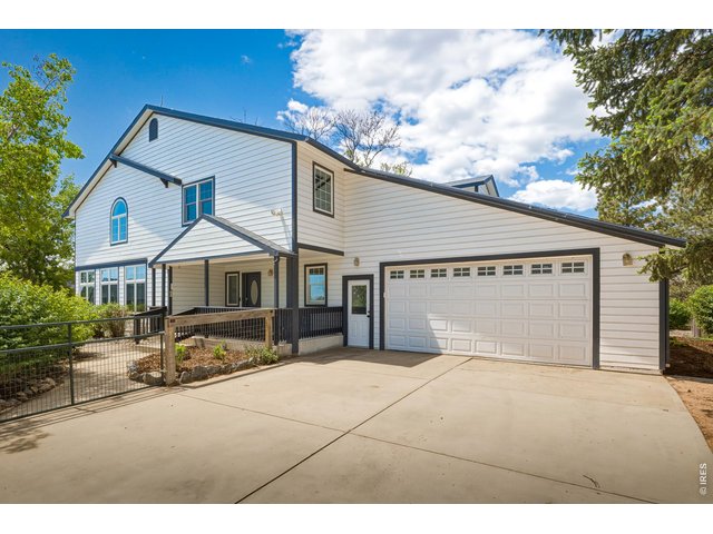 Property Photo 40 Attached 3-car tandem garage with private drive and easy access to the home.