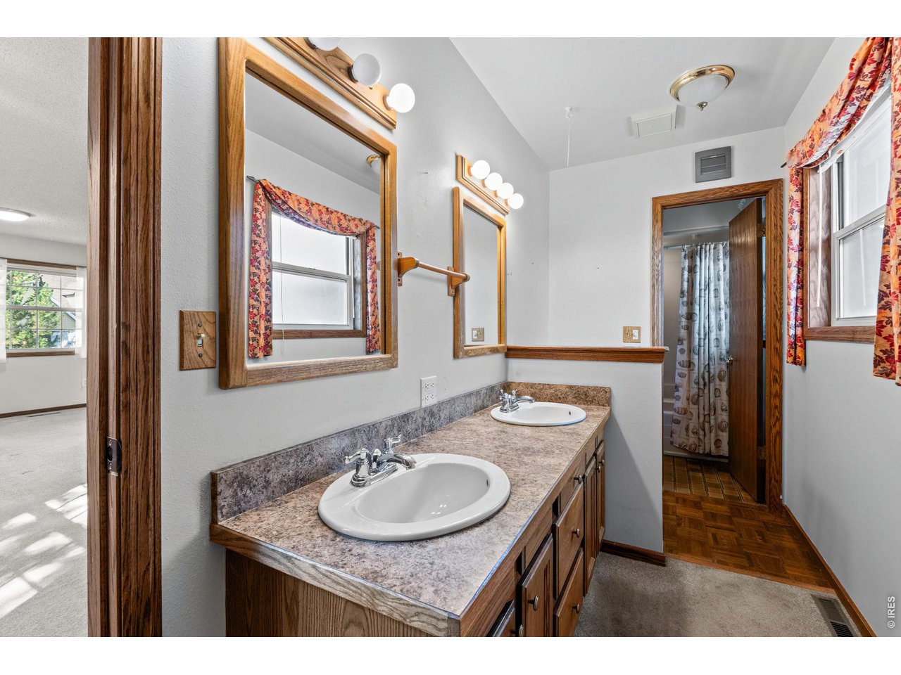 Property Photo 16 Master bathroom double sinks