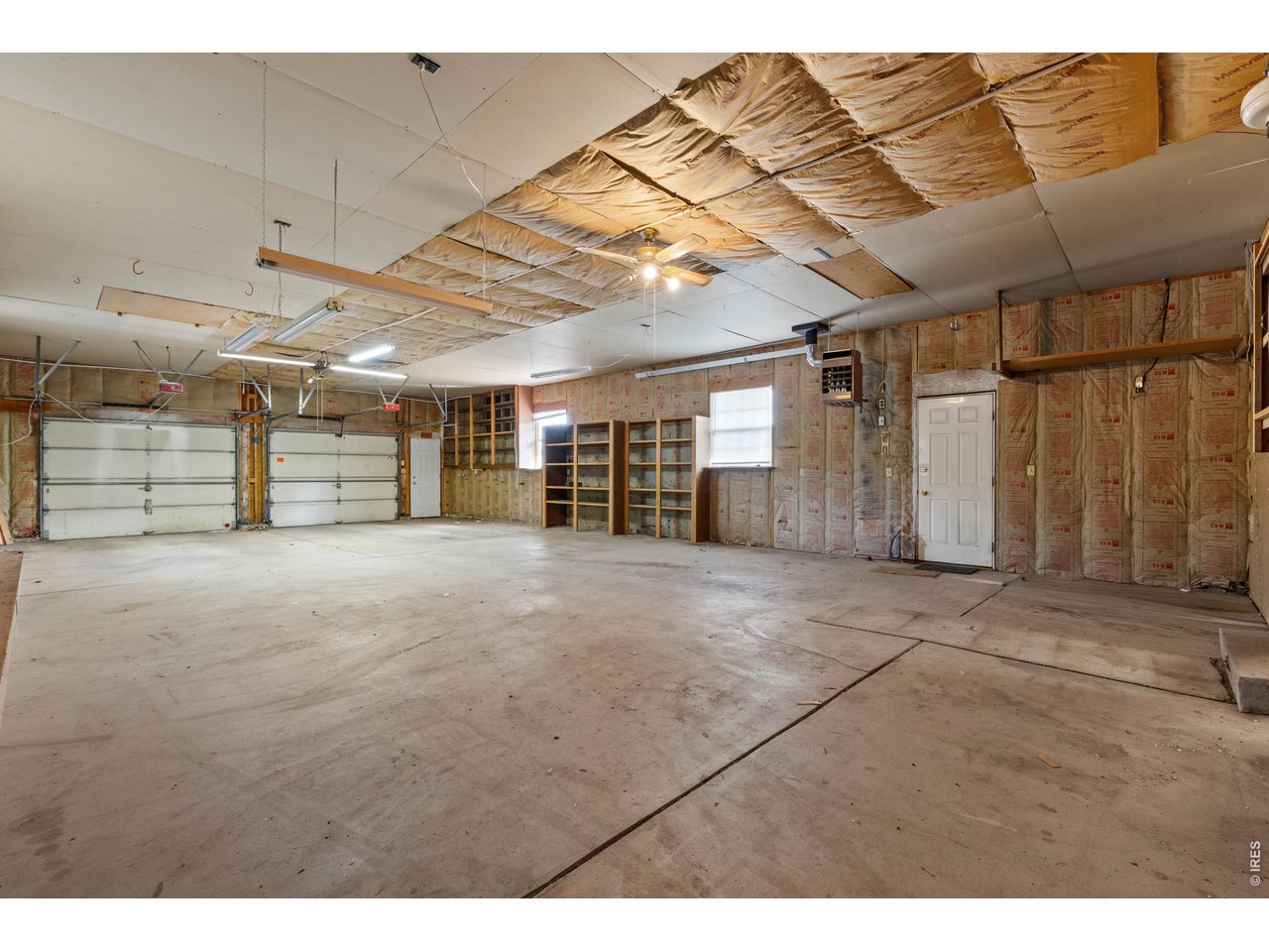 Property Photo 25 4+ car garage with heater