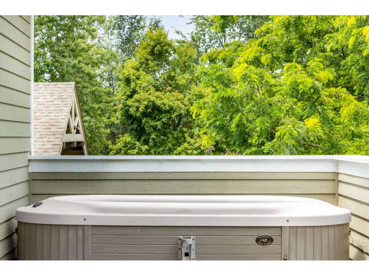 Property Photo 14 Hot Tub Included