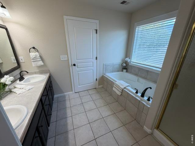 Property Photo 11 Take a relaxing bath at the end of a long day....