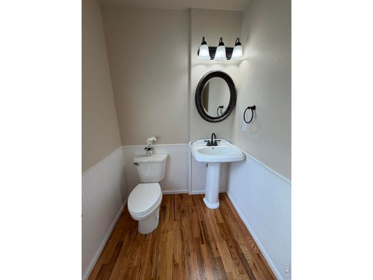 Property Photo 7 Charming power bath with newly refinished oak floors