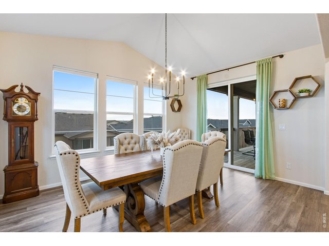 Property Photo 10 Bright and spacious dining room