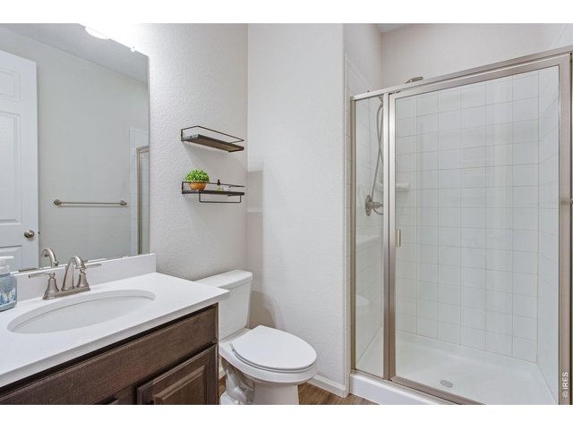 Property Photo 16 Main level 3/4 bathroom
