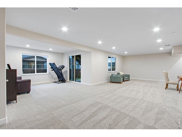 Property Photo 34 Bright and spacious!