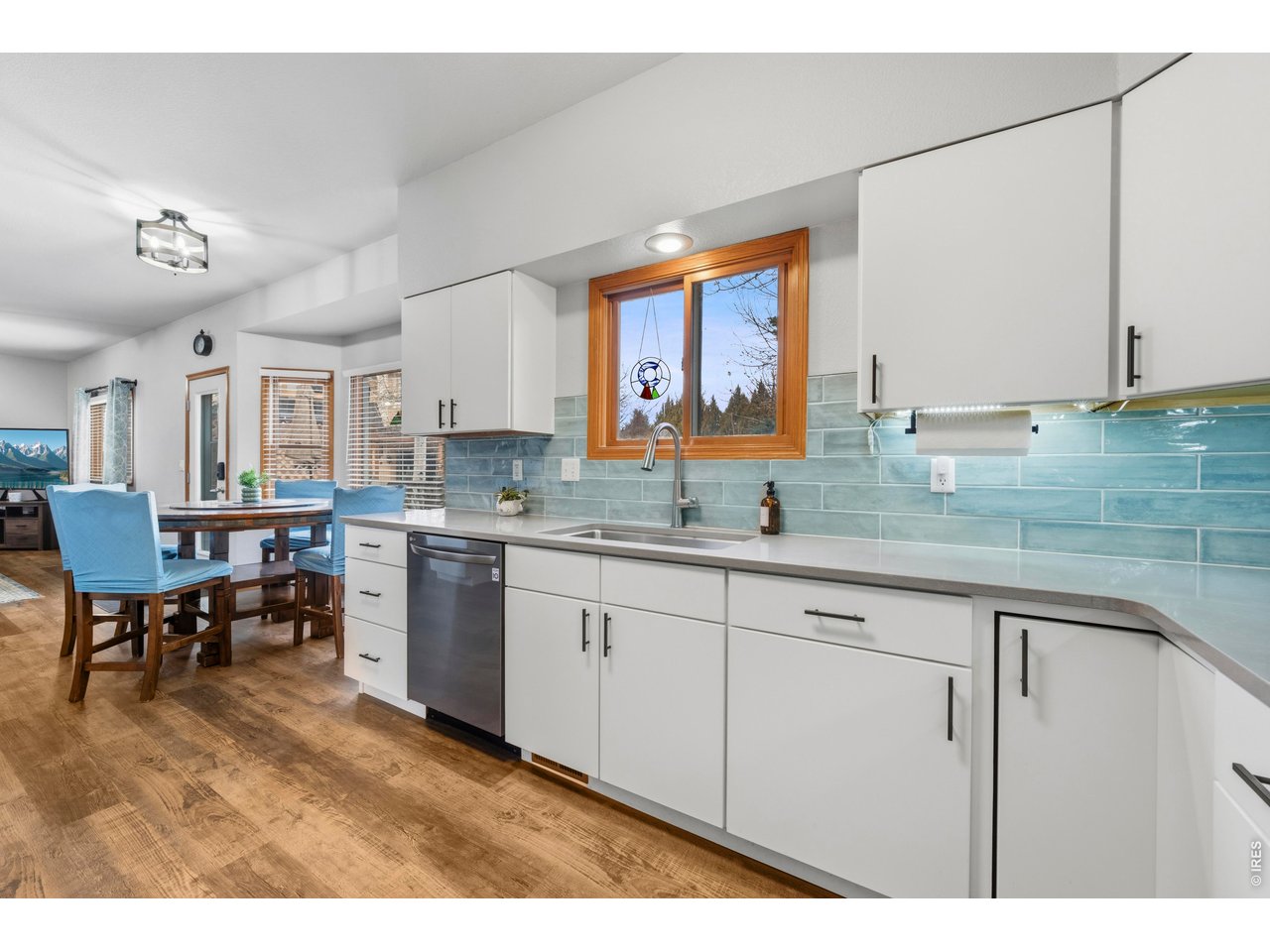 Property Photo 11 Fully updated kitchen with quartz countertops
