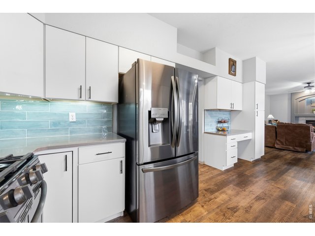 Property Photo 12 Fully updated kitchen with quartz countertops