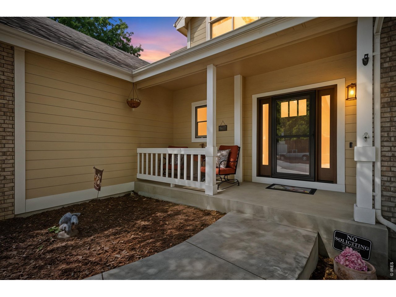 Property Photo 4 Covered front entry