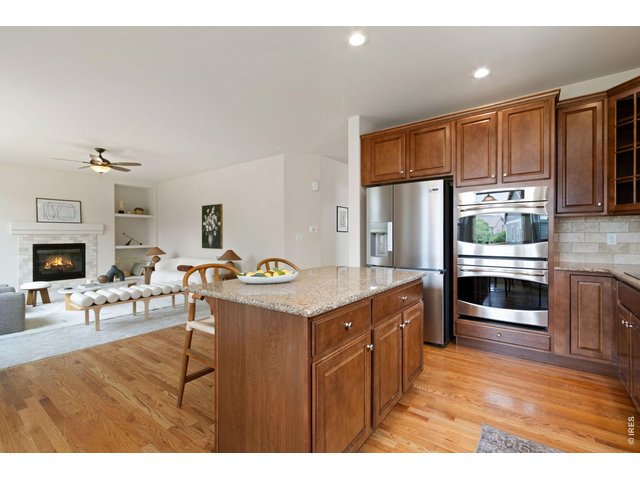 Property Photo 13 Double ovens, new high-end refrigerator