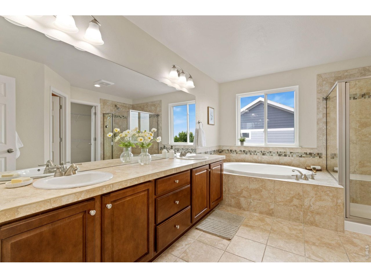 Property Photo 27 Primary bathroom