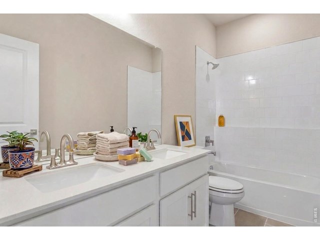 Property Photo 13 Shared full bathroom