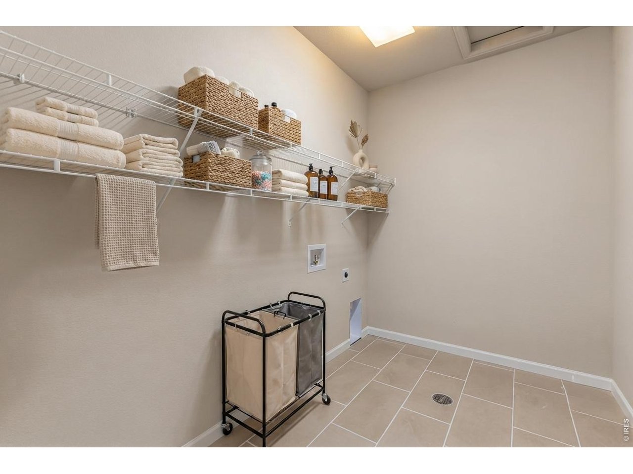 Property Photo 15 Laundry room
