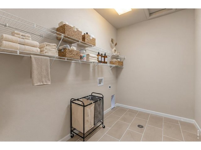 Property Photo 15 Laundry room