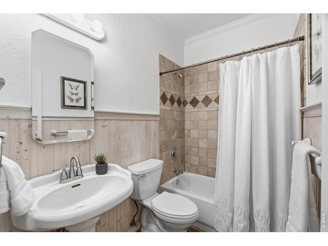 Property Photo 16 Convenient main level bathroom.