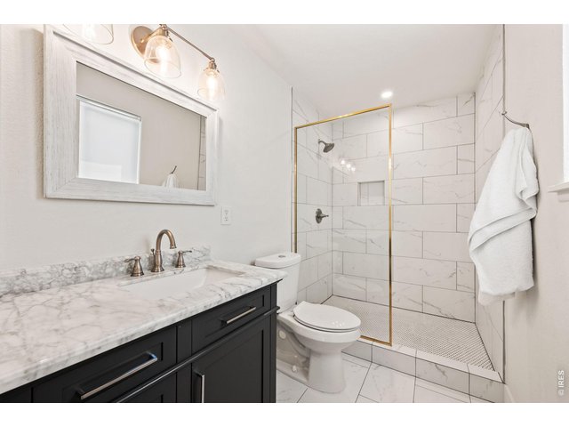 Property Photo 13 Primary Bathroom